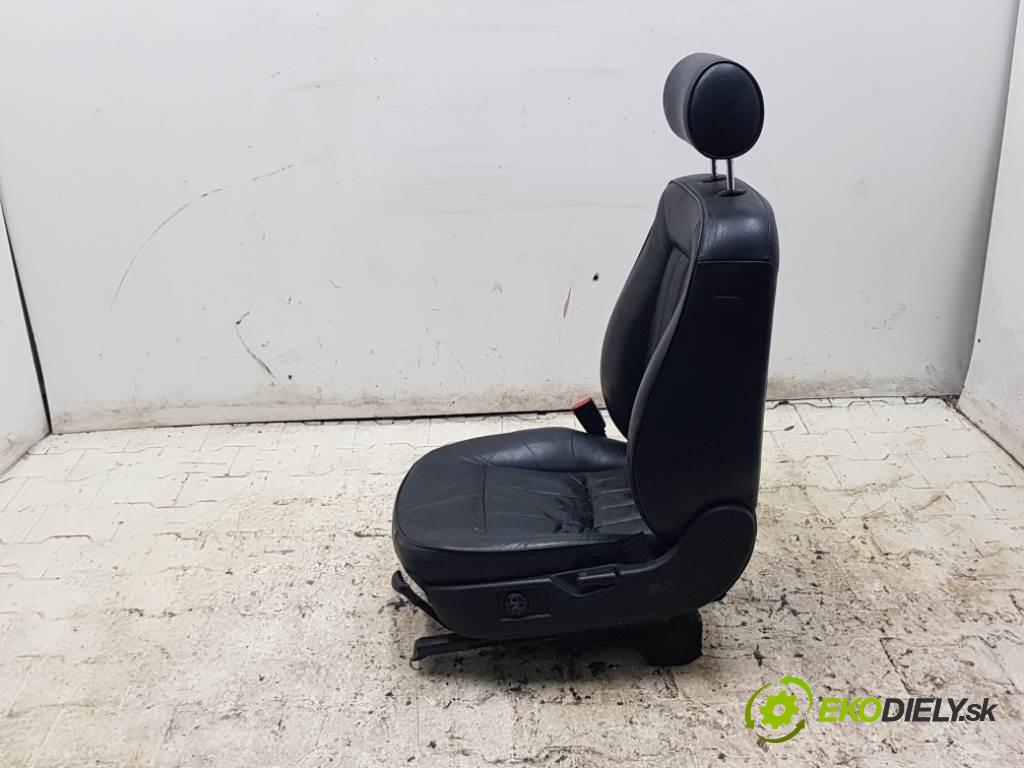 AUDI A8  1999 191kW    3697 Sedadlo ľavy  (Sedačky, sedadlá)