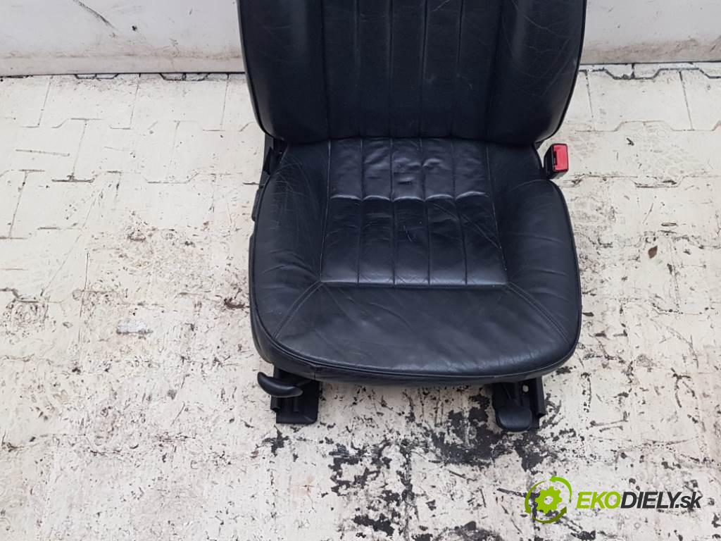 AUDI A8  1999 191kW    3697 Sedadlo pravy   (Sedačky, sedadlá)