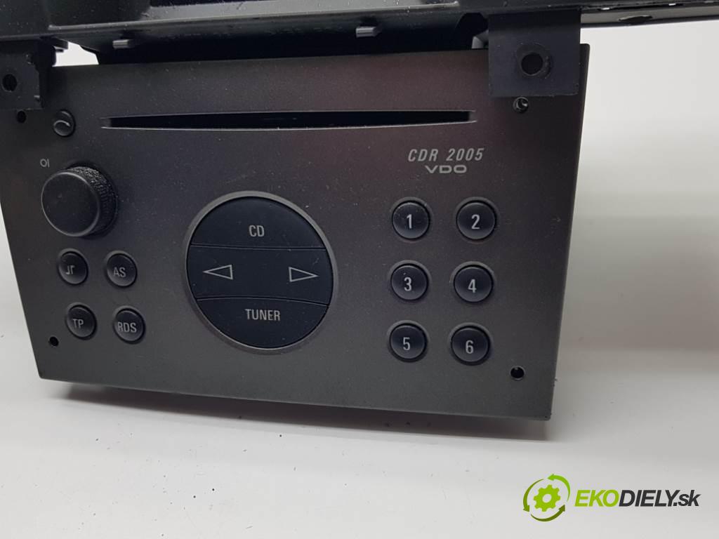 OPEL VECTRA  2003 90kW    1796 RADIO 24441224 (Audio zariadenia)