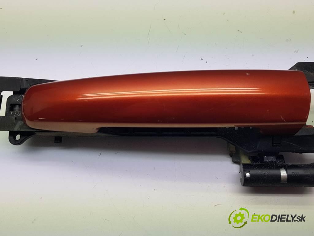 SUZUKI SWIFT  2008 67kW    1328 Kľučka vonkajšia predný ľavá strana