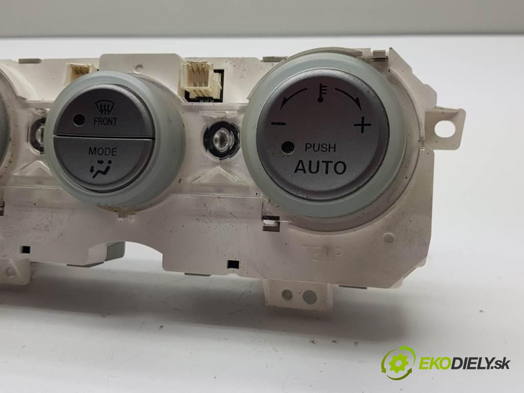 MAZDA 6 I 2003 104kW I 1999 Panel ovládania kúrenia QE17 (Prepínače, spínače, tlačidlá a ovládače kúrenia)