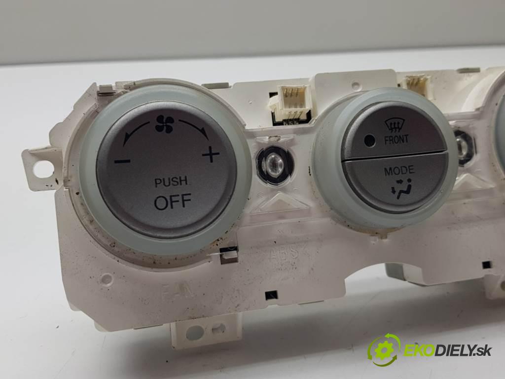 MAZDA 6 I 2003 104kW I 1999 Panel ovládania kúrenia QE17 (Prepínače, spínače, tlačidlá a ovládače kúrenia)