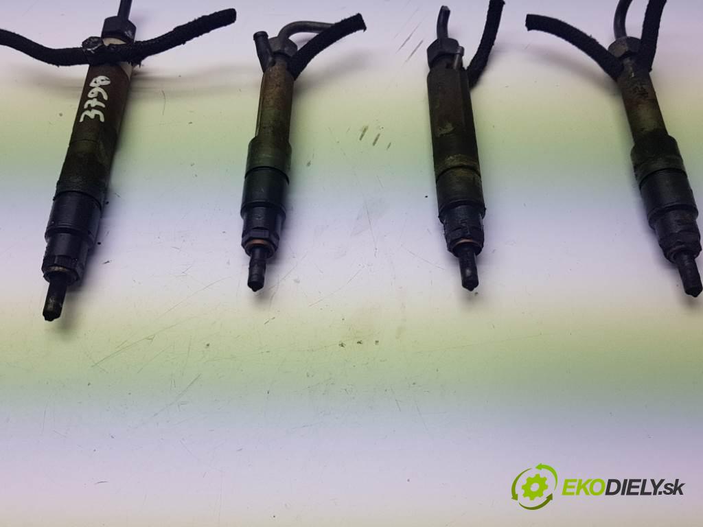 VOLKSWAGEN GOLF IV 1998 50kW IV 1896 vstřikovací ventily KOMPLET 038130201G