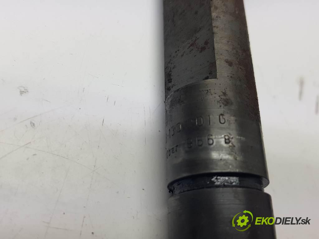 VOLKSWAGEN GOLF IV 1998 50kW IV 1896 vstřikovací ventily KOMPLET 038130201G