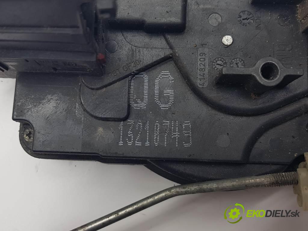 OPEL ZAFIRA  2012 81kW    1686 zámok přední část pravý 13210749 4PIN