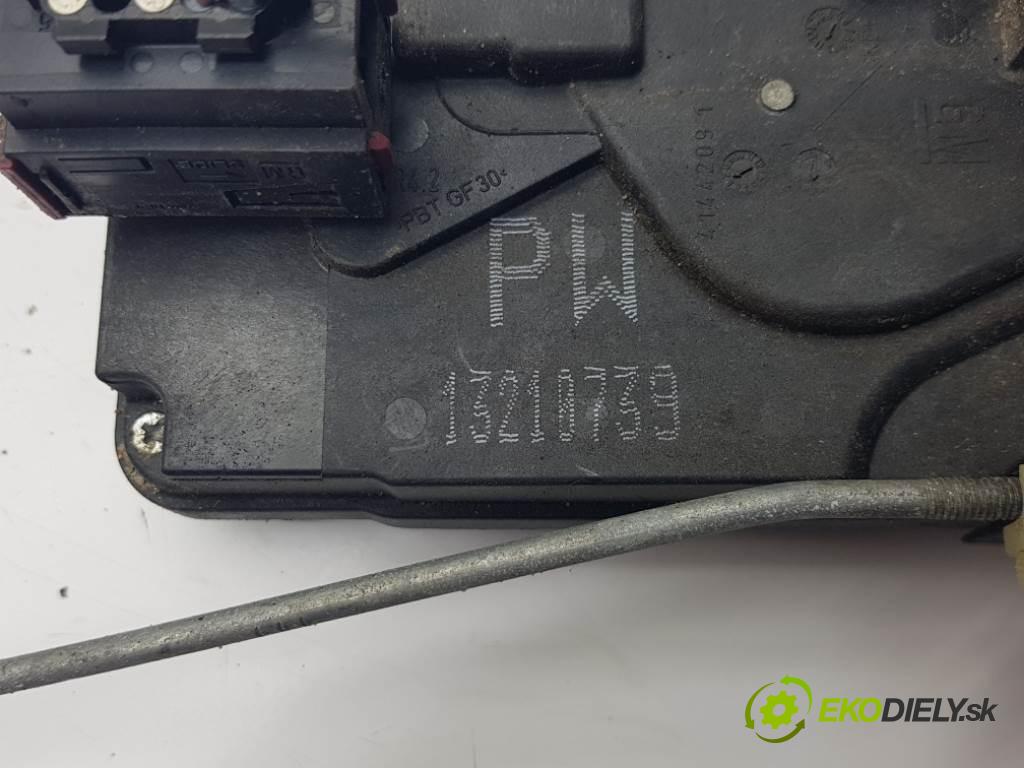 OPEL ZAFIRA  2012 81kW    1686 zámok zadní část pravý 13210739 4PIN
