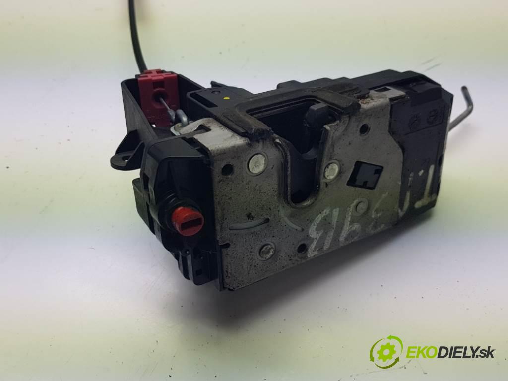 OPEL ZAFIRA  2012 81kW    1686 zámok zadní část pravý 13210739 4PIN