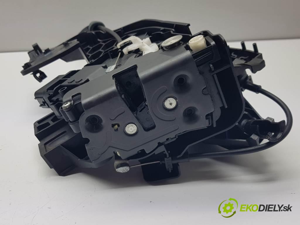 VOLVO S40 II II 2009 80kw II 1560 zámok zadní část pravý 30699112 6PIN