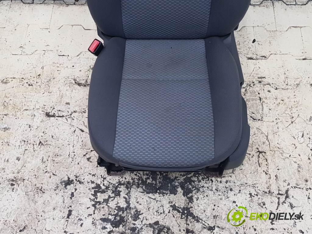 FORD FOCUS II II 2005 85kw II 1596 sedadlo levý  (Sedačky, sedadla)