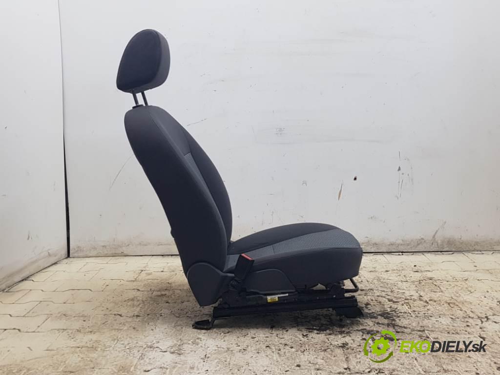 FORD FOCUS II II 2005 85kw II 1596 sedadlo levý  (Sedačky, sedadla)