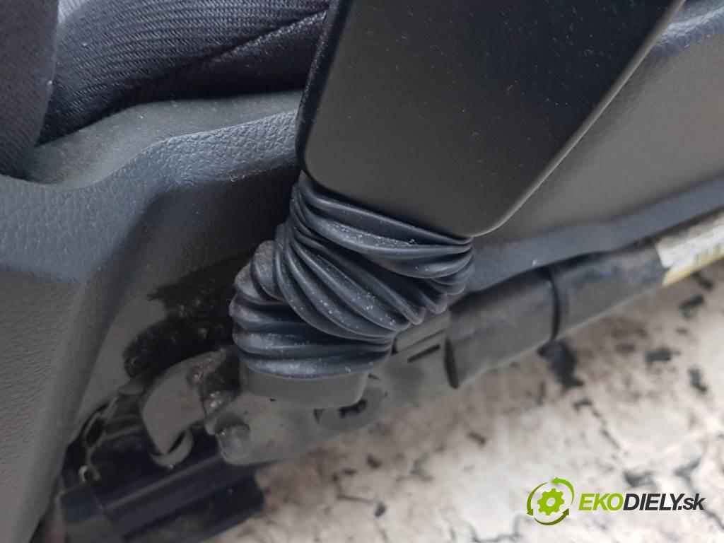 FORD FOCUS II II 2005 85kw II 1596 sedadlo levý  (Sedačky, sedadla)