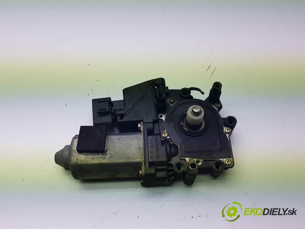 AUDI A8  1999 191kW    3697 motorek okna zadní část levý 4D0959801F 8PIN
