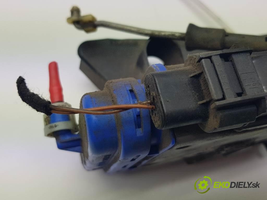 AUDI A8  1999 191kW   3697 zámok zadní část pravý 4D0839016D 2PIN