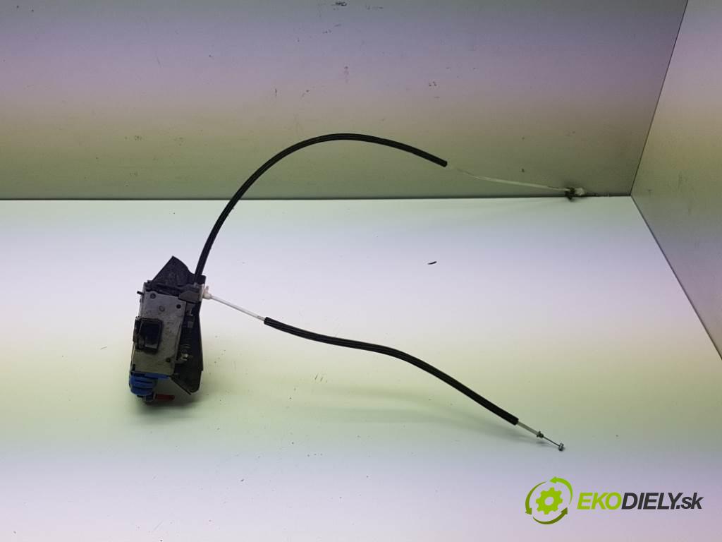 AUDI A8  1999 191kW   3697 zámok zadní část pravý 4D0839016D 2PIN