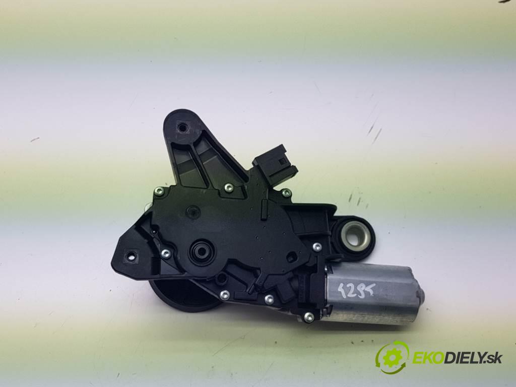 BMW 3 F31 318 2013 105kW F31 318 1995 motorek stěračů zadní část 0390201231
