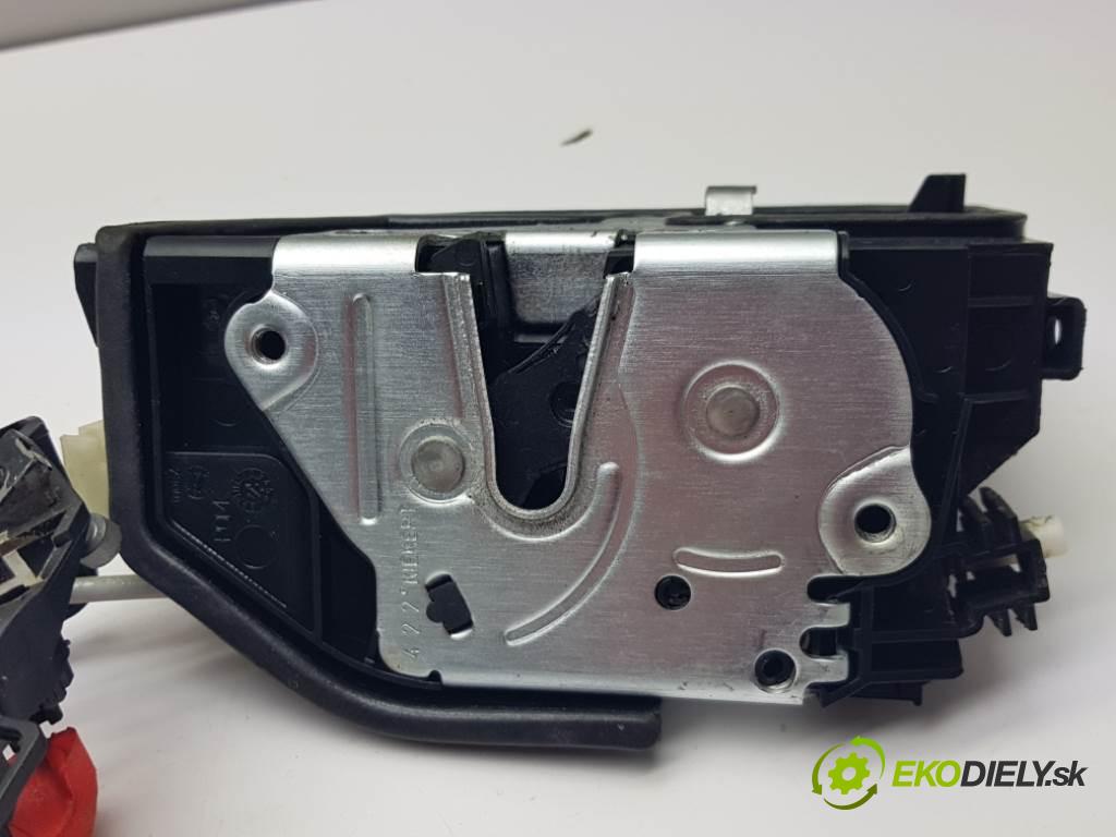BMW 3 F31 318 2013 105kW F31 318 1995 zámok přední část levý 4PIN