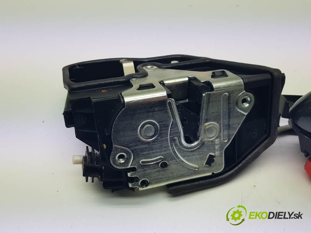 BMW 3 F31 318 2013 105kW F31 318 1995 zámok přední část pravý 4PIN