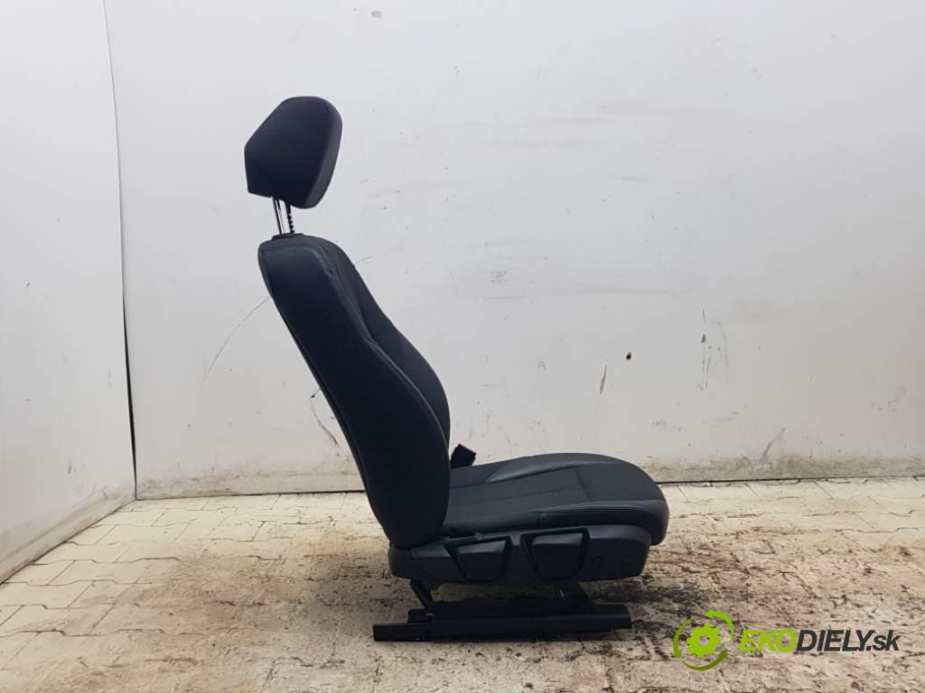 BMW 3 F31 318 2013 105kW F31 318 1995 Sedadlo pravy PODGRZEWANY  (Sedačky, sedadlá)
