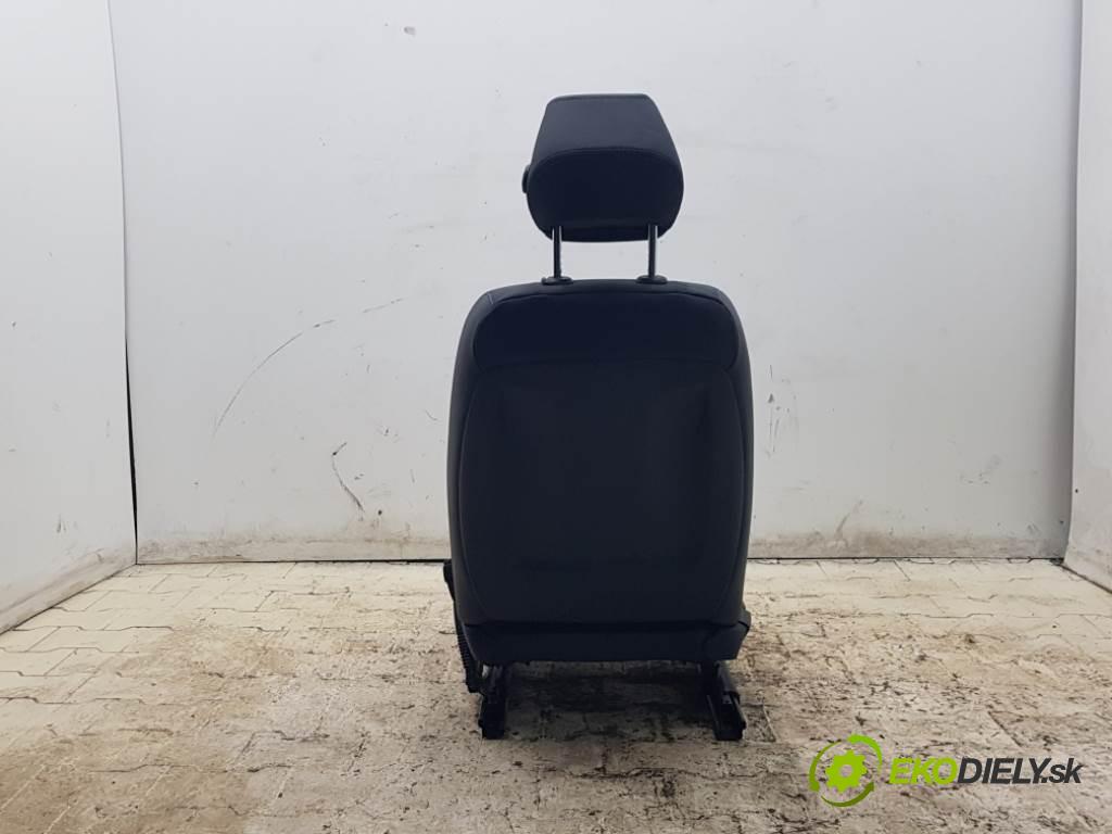 BMW 3 F31 318 2013 105kW F31 318 1995 Sedadlo pravy PODGRZEWANY  (Sedačky, sedadlá)