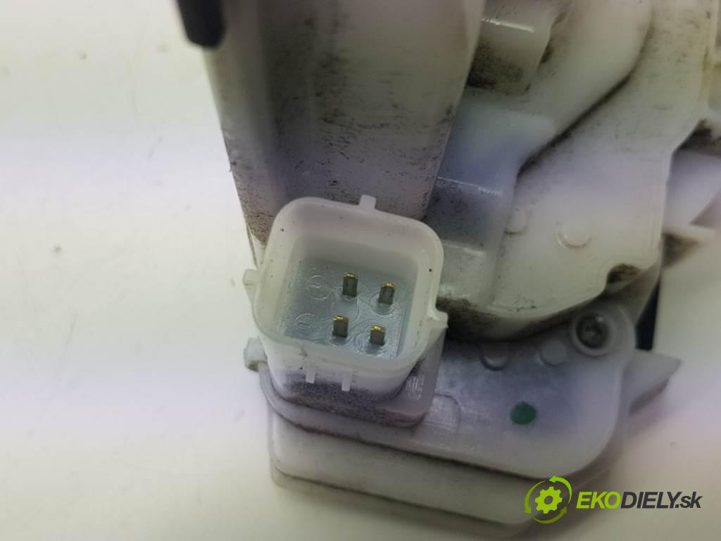OPEL COMBO D 2016 70 kW D 1248 zámok přední část pravý 4PIN