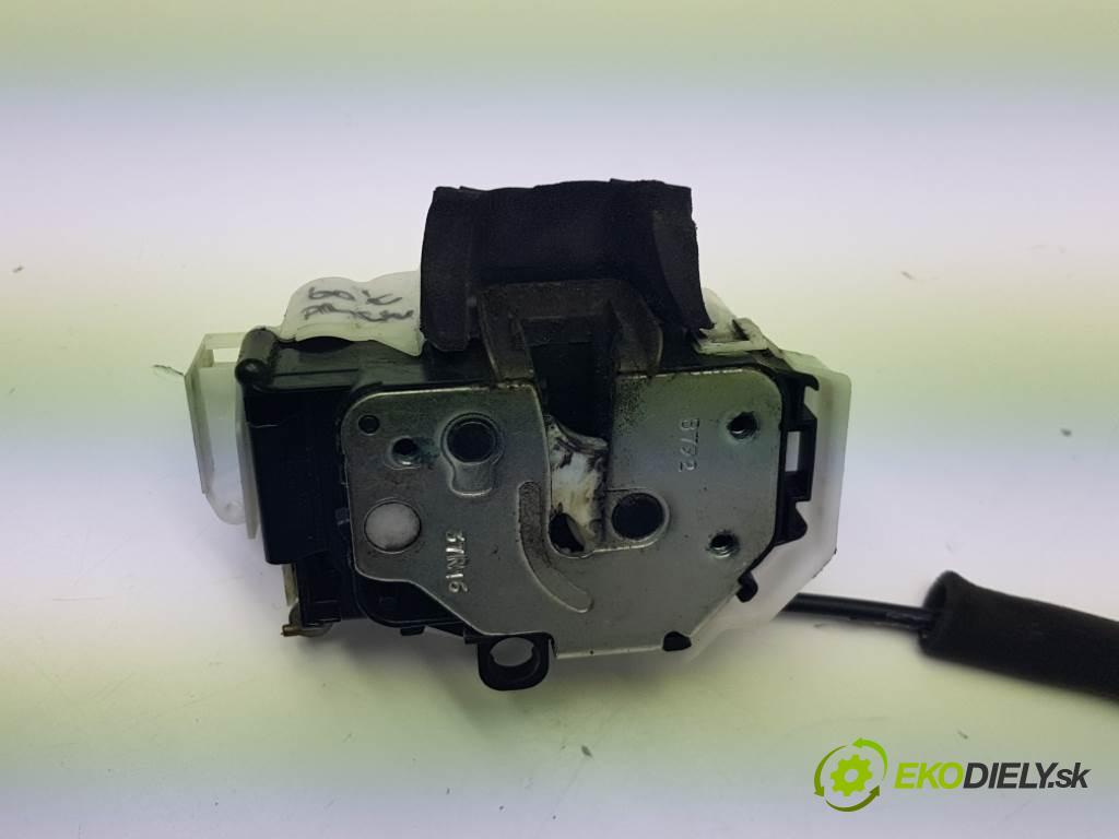 OPEL COMBO D 2016 70 kW D 1248 zámok zadní část pravý 2PIN