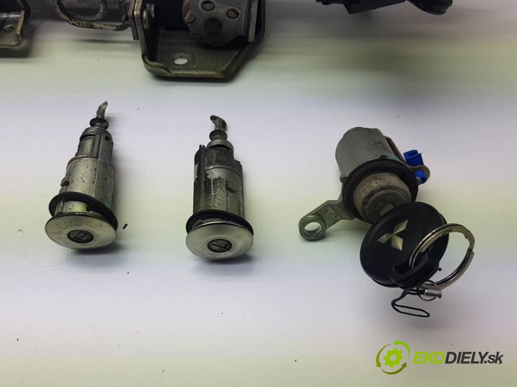 MITSUBISHI COLT VI Z30 2005 70kW VI Z30 1332 Hriadeľ, tyč volantu MR955230 (Tyče riadenia (volantu))