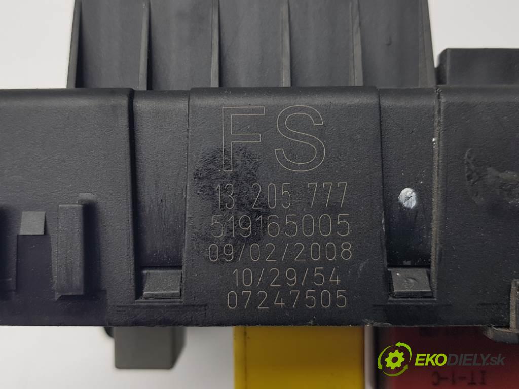 OPEL VECTRA C LIFT CDTI 2008 150 KM LIFT CDTI 1910 modul BSI 13205777 (Pojistkové skříňky)