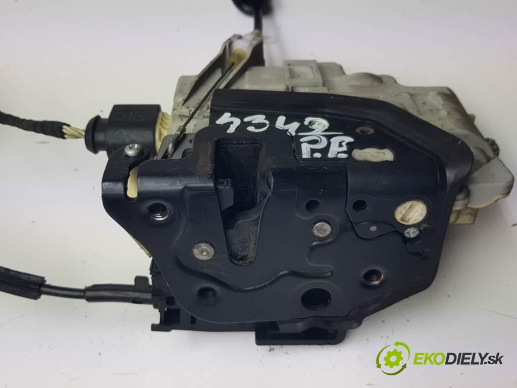 VOLKSWAGEN PASSAT B6 2006 77kW B6 1896 zámok přední část pravý 3C1867016A 7PIN