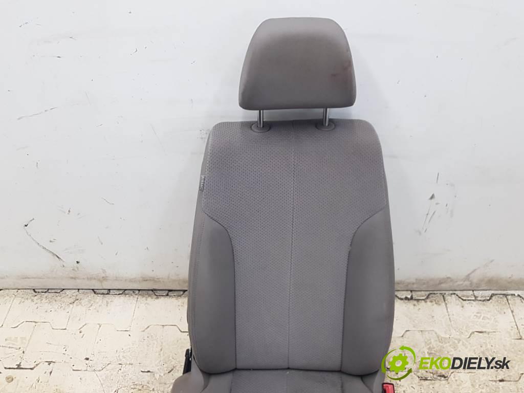 VOLKSWAGEN PASSAT B6 2006 77kW B6 1896 Sedadlo pravy PODGRZEWANY  (Sedačky, sedadlá)