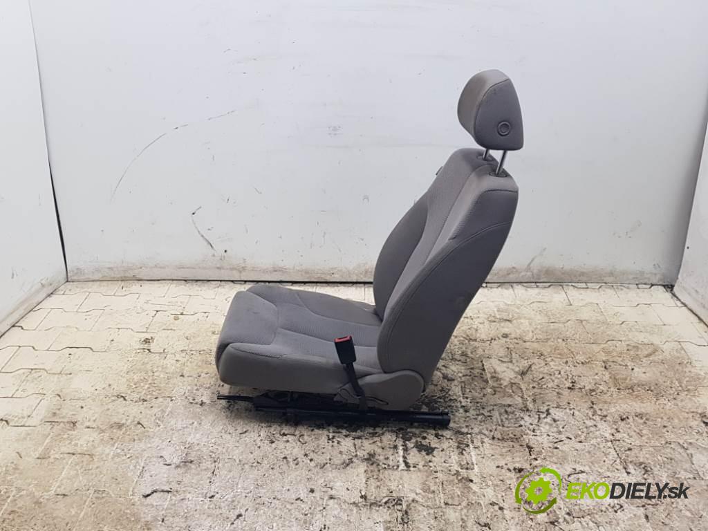 VOLKSWAGEN PASSAT B6 2006 77kW B6 1896 Sedadlo pravy PODGRZEWANY  (Sedačky, sedadlá)