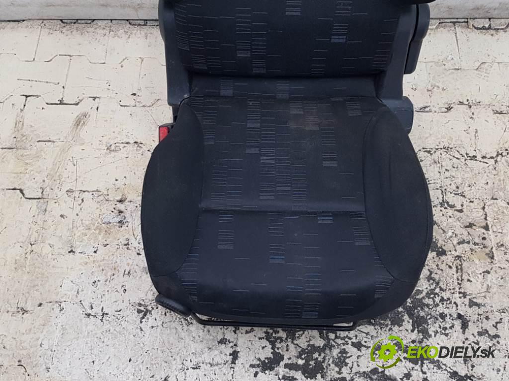 CITROEN BERLINGO II 2012 90 kW II 1560 Sedadlo ľavy  (Sedačky, sedadlá)