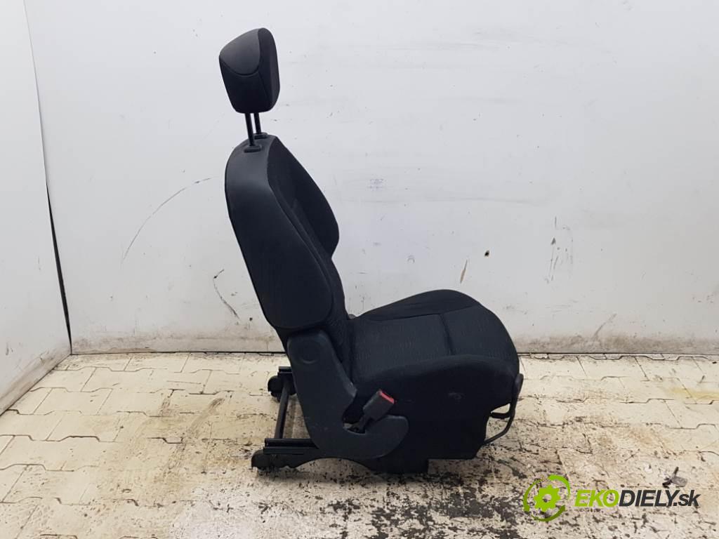 CITROEN BERLINGO II 2012 90 kW II 1560 Sedadlo ľavy  (Sedačky, sedadlá)
