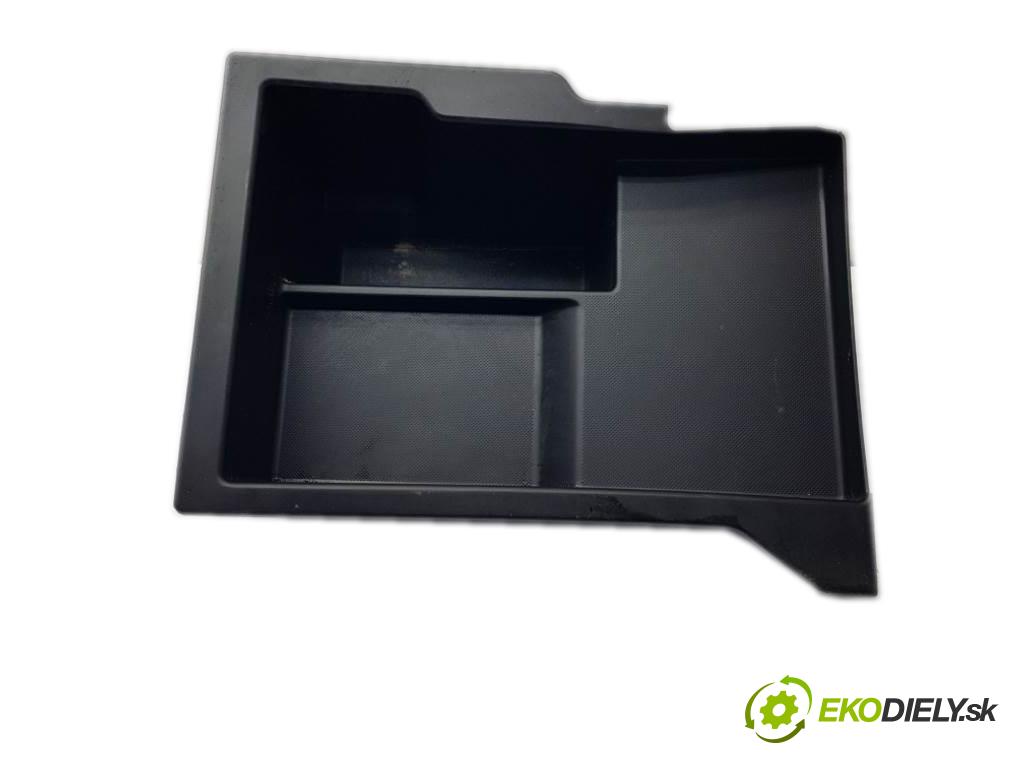 CITROEN BERLINGO II 2012 90 kW II 1560 Priehradka, kastlík spolujazdca 8910038000 (Priehradky, kastlíky)