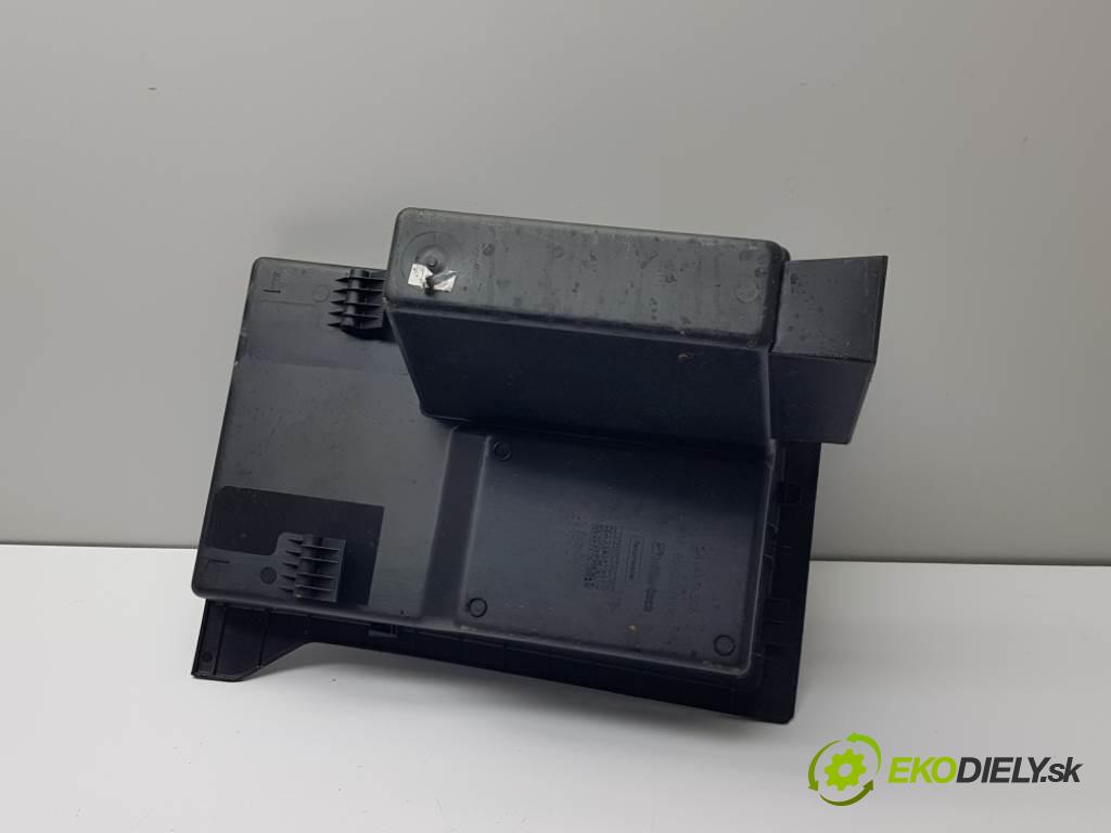 CITROEN BERLINGO II 2012 90 kW II 1560 Priehradka, kastlík spolujazdca 8910038000 (Priehradky, kastlíky)