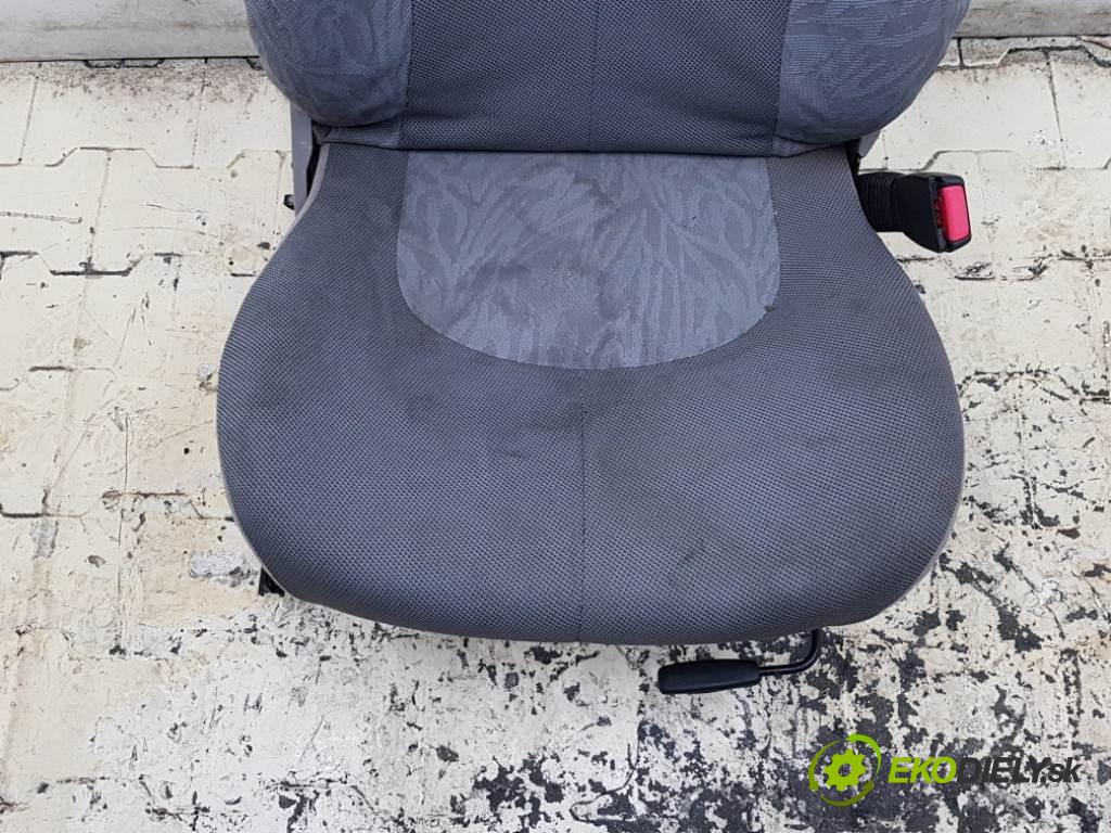 LAND ROVER FREELANDER I 3 D 2000 72 kw I 3 D 1994 Sedadlo pravy PODGRZEWANY  (Sedačky, sedadlá)