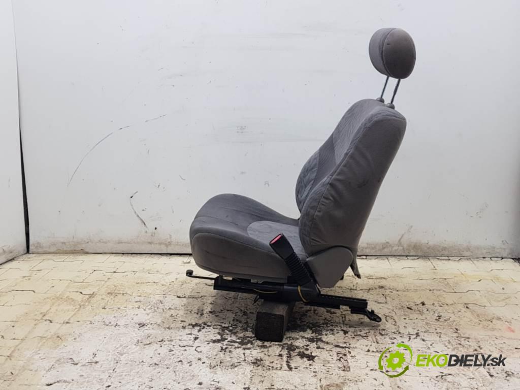 LAND ROVER FREELANDER I 3 D 2000 72 kw I 3 D 1994 Sedadlo pravy PODGRZEWANY  (Sedačky, sedadlá)