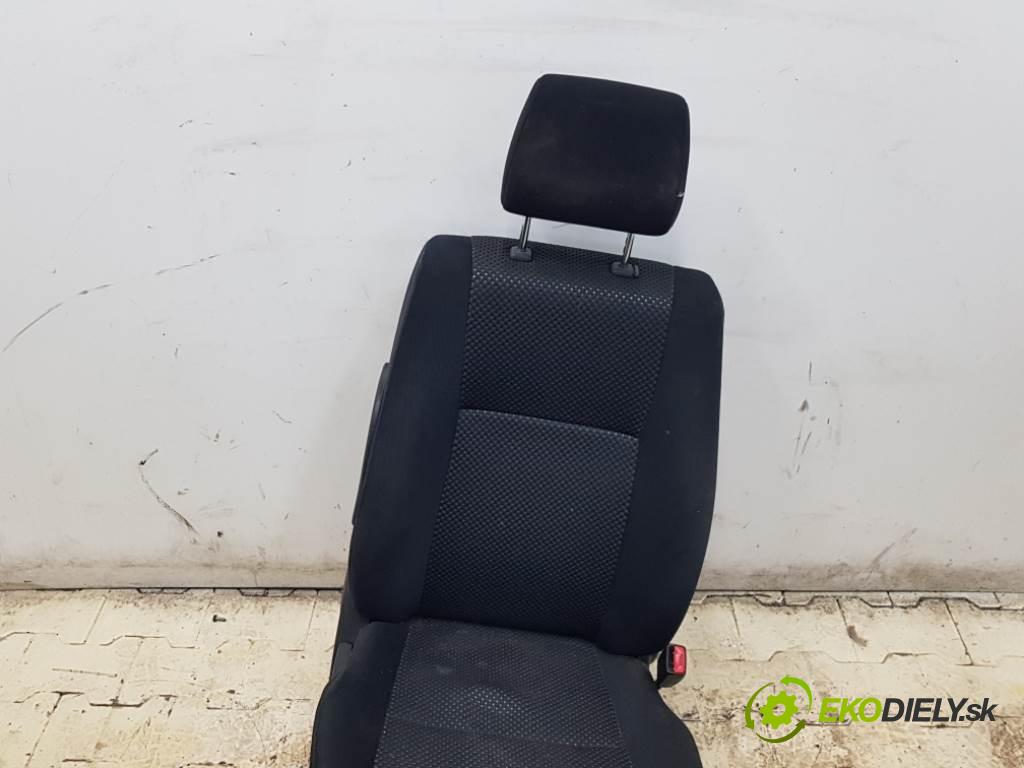 SUZUKI GRAND VITARA  2007 95kW    1870 sedadlo pravý  (Sedačky, sedadla)