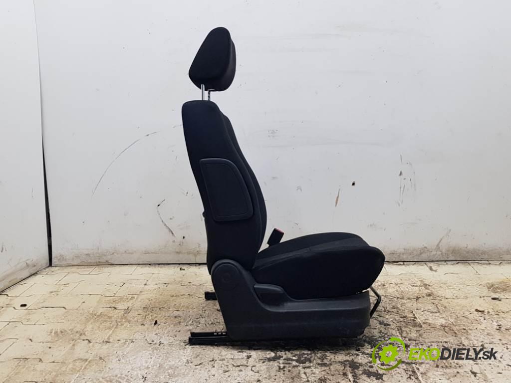 SUZUKI GRAND VITARA  2007 95kW    1870 sedadlo pravý  (Sedačky, sedadla)