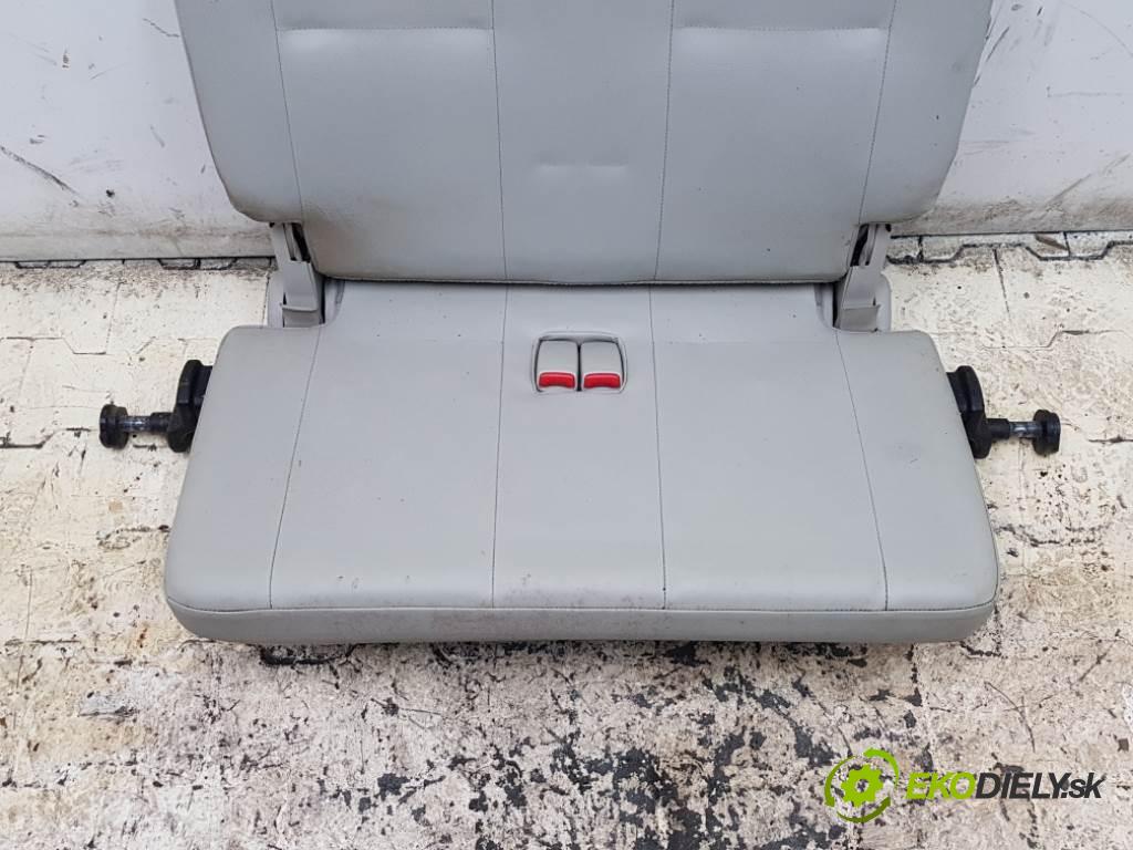 MITSUBISHI PAJERO IV 2007 125 kW IV 3200 Sedadlo zad III RZĄD  (Sedačky, sedadlá)