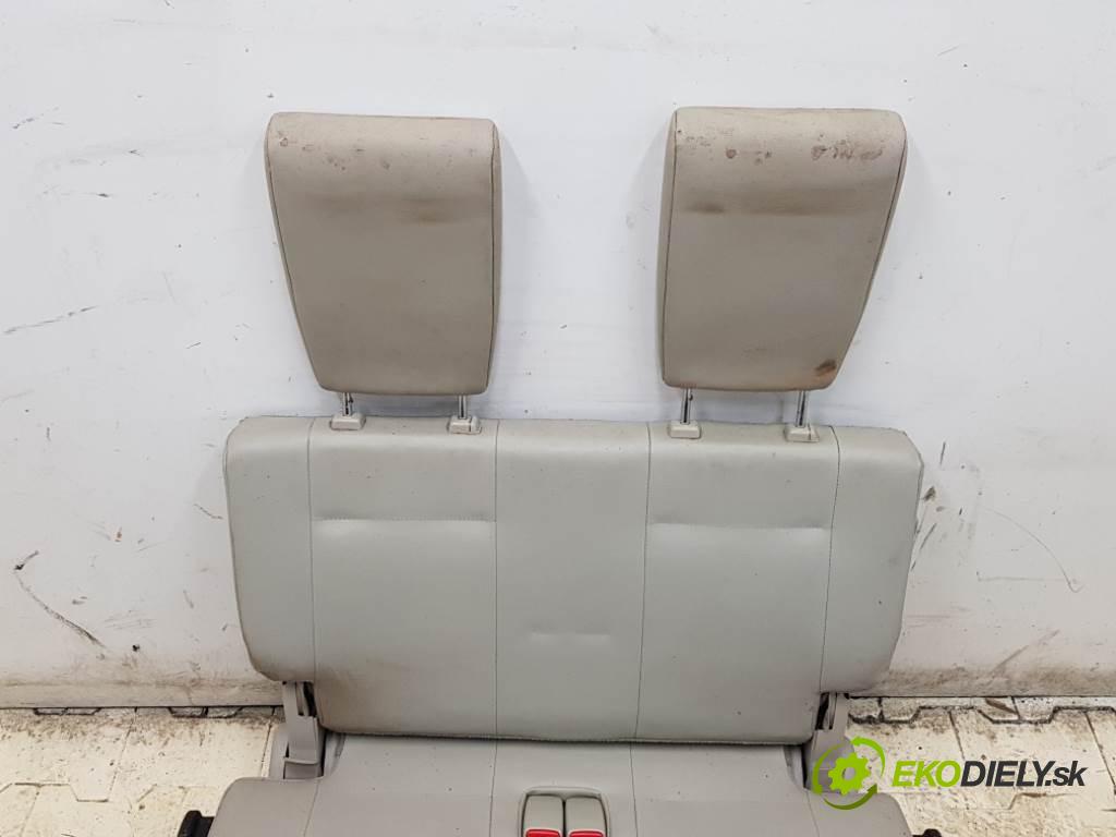 MITSUBISHI PAJERO IV 2007 125 kW IV 3200 Sedadlo zad III RZĄD  (Sedačky, sedadlá)