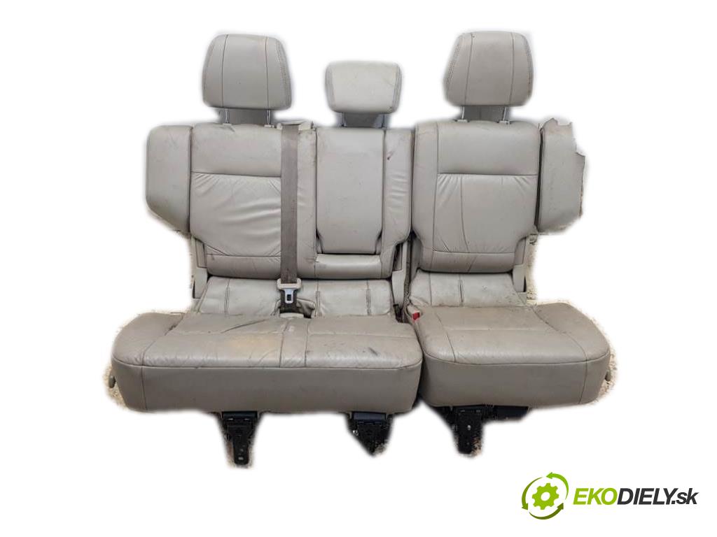 MITSUBISHI PAJERO IV 2007 125 kW IV 3200 Sedadlo zad II RZĄD  (Sedačky, sedadlá)