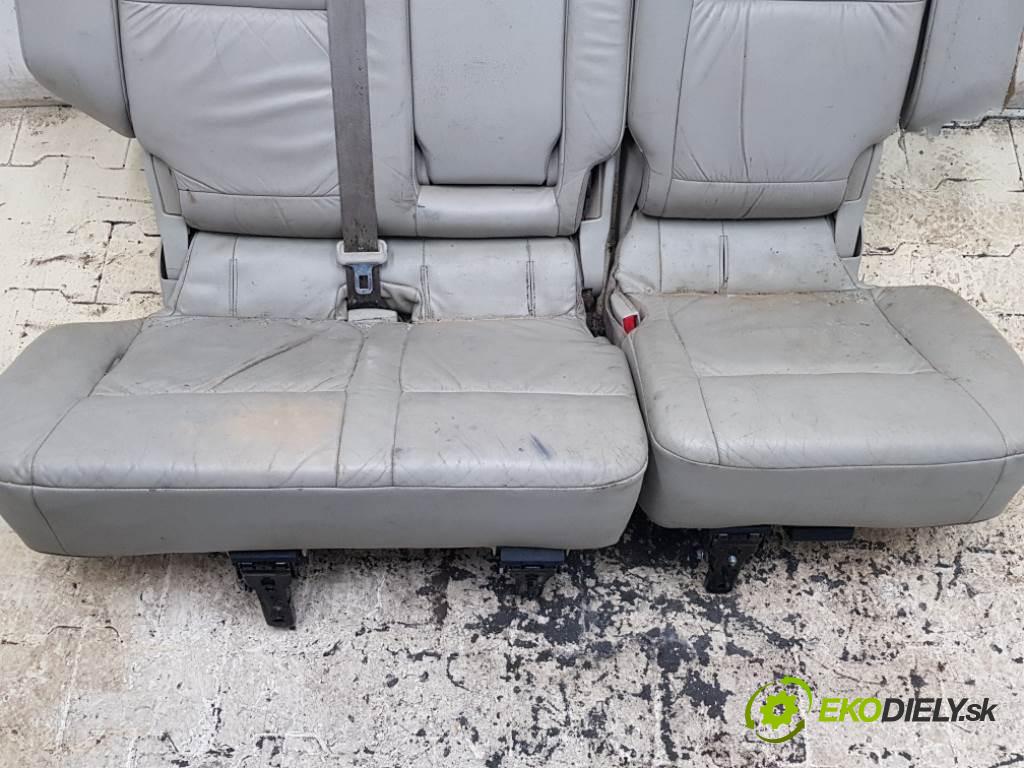MITSUBISHI PAJERO IV 2007 125 kW IV 3200 Sedadlo zad II RZĄD  (Sedačky, sedadlá)