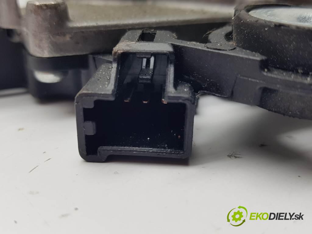 FORD C-MAX I 2005 85kW I 1753 motorek stěračů zadní část 0390201823 3PIN