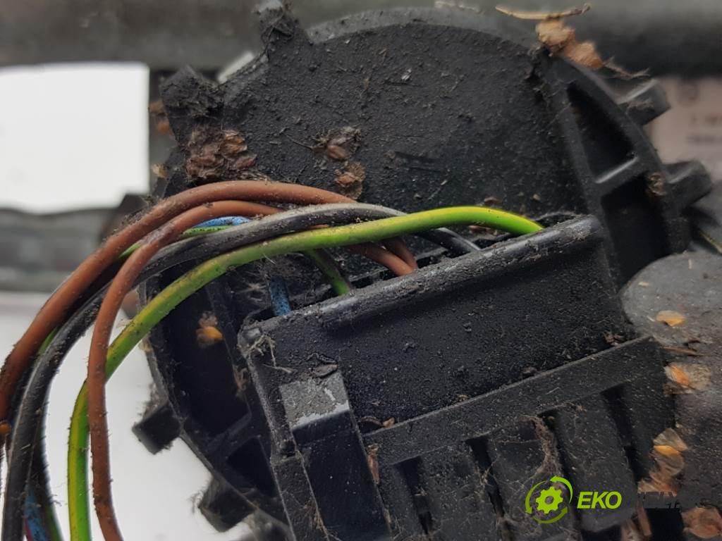 AUDI A4 B5 1998 110 kW B5 1896 Mechanizmus stieračov predný 8D1955023A 6PIN (Motorčeky stieračov predné)