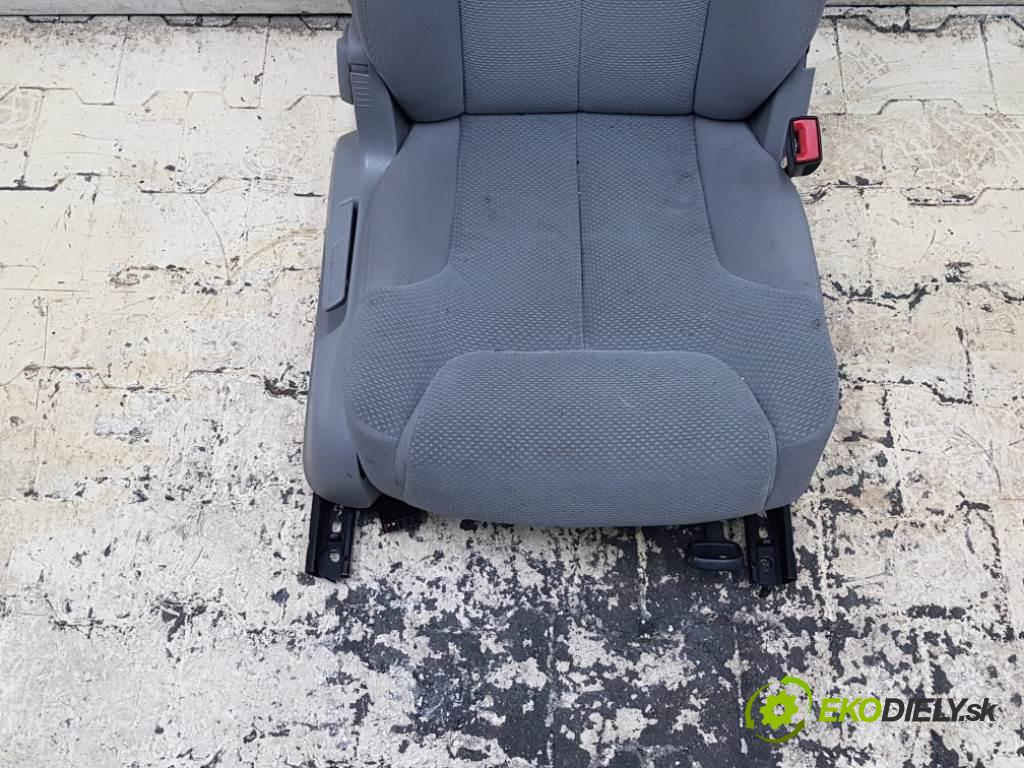 VOLKSWAGEN PASSAT B6 2006 77kW B6 1896 Sedadlo pravy  (Sedačky, sedadlá)