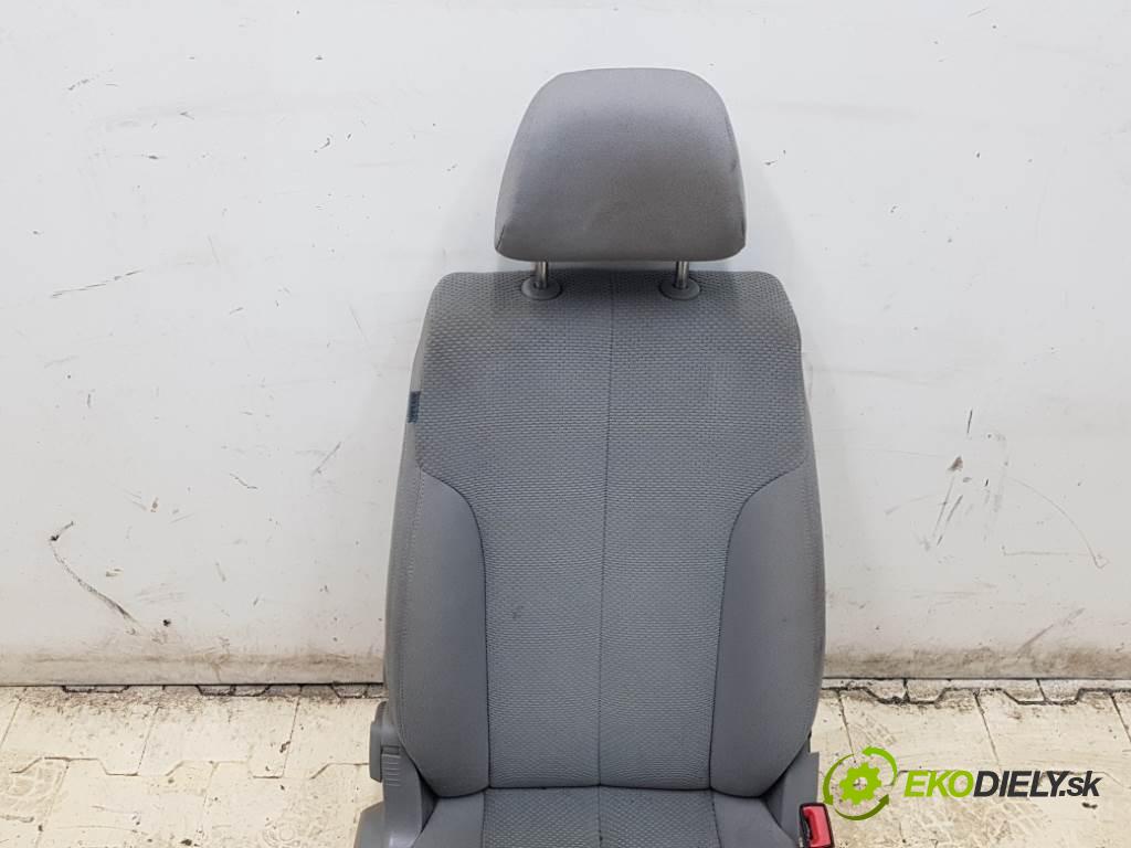 VOLKSWAGEN PASSAT B6 2006 77kW B6 1896 Sedadlo pravy  (Sedačky, sedadlá)