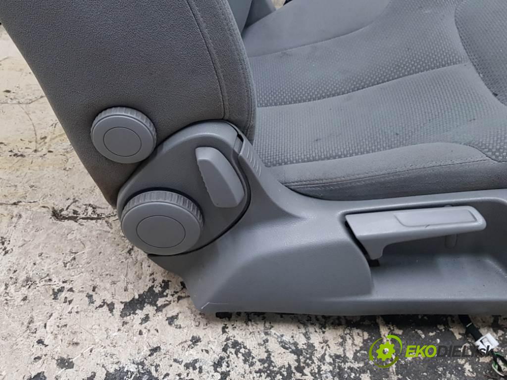 VOLKSWAGEN PASSAT B6 2006 77kW B6 1896 Sedadlo pravy  (Sedačky, sedadlá)