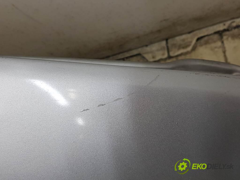 MAZDA 323 BJ 2001 72kW BJ 1598 blatník přední část pravý