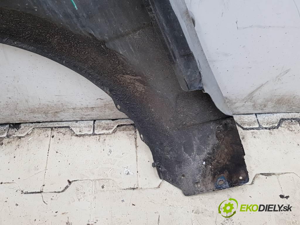 MAZDA 323 BJ 2001 72kW BJ 1598 blatník přední část pravý
