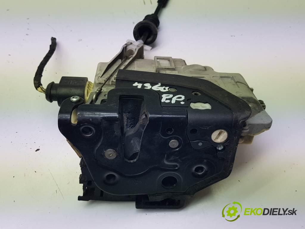 VOLKSWAGEN PASSAT B6 2006 77kW B6 1896 zámok přední část pravý 3C1837016A 6PIN